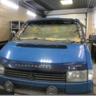 Как определить, что лобовое стекло Volkswagen Transporter требует замены, а не ремонта