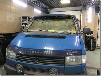 лобовое стекло Volkswagen Transporter требует замены
